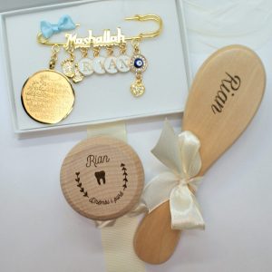 Baby Geschenkset, Anstecknadel & Haarbürste & Box weiss/blau/pink